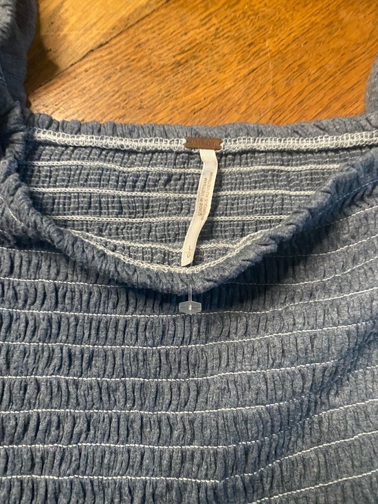 Free People Smocked Crop Top Blue Gray Long Sleeve Boho Size Large - Picture 9 of 9